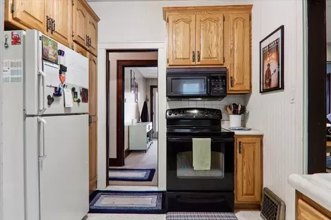 Entry Way - 1018 Hovey Ave, Normal, IL 61761 photo 1 of 2