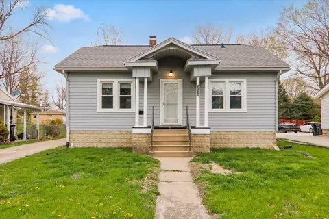 Exterior - 1018 Hovey Ave, Normal, IL 61761 photo 2 of 5