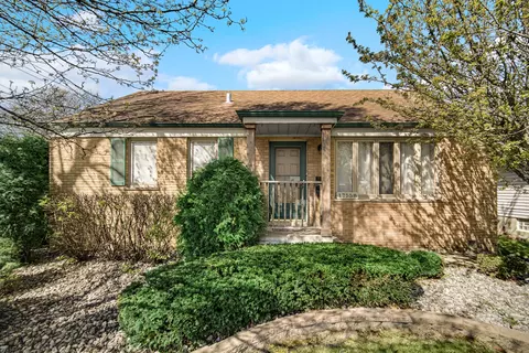 17558 Burnham Ave, Lansing, IL 60438
