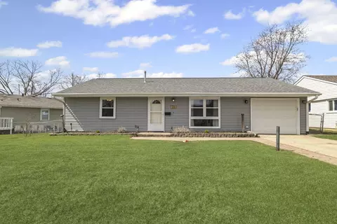 26 S Victoria Ln, Streamwood, IL 60107