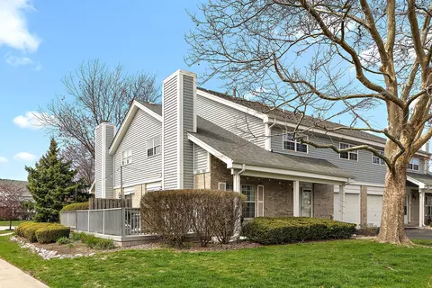 7104 Olde Gatehouse Rd, Tinley Park, IL 60477