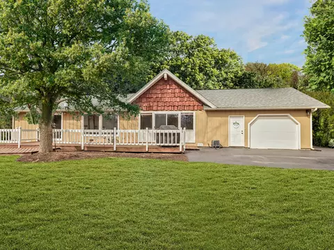 38711 N Woodland Ave, Wadsworth, IL 60083