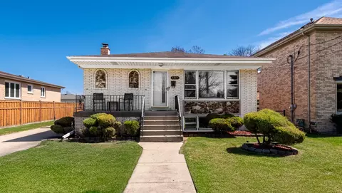 8425 N Western Ave, Niles, IL 60714