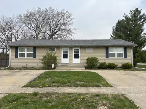 609 N Dianne Ln #A, Mahomet, IL 61853