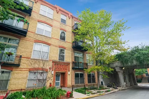 1740 N Maplewood Ave #318, Chicago, IL 60647