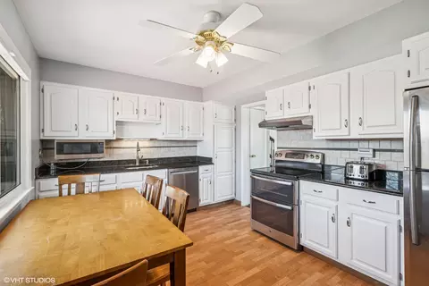 Kitchen - 761 Kipling Pl, Deerfield, IL 60015 photo 1 of 2