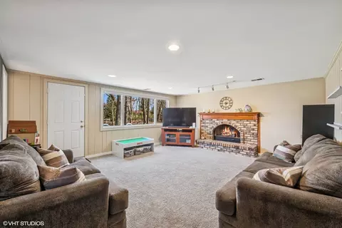 Living - 761 Kipling Pl, Deerfield, IL 60015 photo 3 of 3