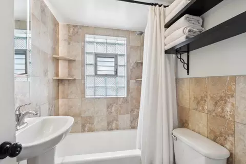 Bath - 197 6th St, Wheeling, IL 60090 photo 2 of 4