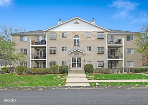 457 Valley Dr #302, Naperville, IL 60563
