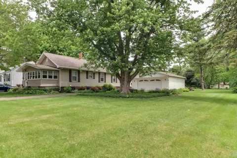 Exterior - 706 Vale St, Bloomington, IL 61701 photo 3 of 20
