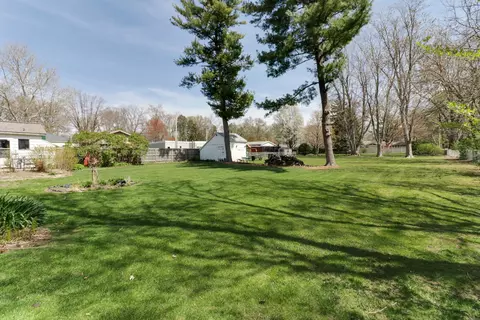 Exterior - 706 Vale St, Bloomington, IL 61701 photo 12 of 20