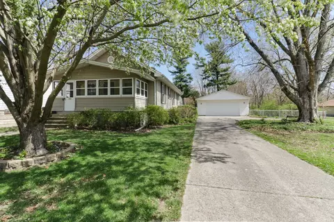 Exterior - 706 Vale St, Bloomington, IL 61701 photo 2 of 20