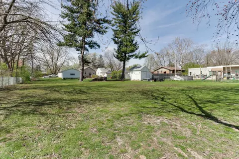 Exterior - 706 Vale St, Bloomington, IL 61701 photo 15 of 20