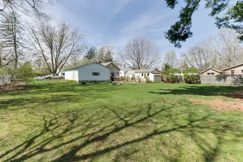 Exterior - 706 Vale St, Bloomington, IL 61701 photo 13 of 20