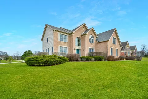 79 Tournament Dr N, Hawthorn Woods, IL 60047
