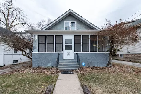 236 S Park Ave, Waukegan, IL 60085