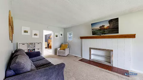Living - 6521 Willow St, Spring Grove, IL 60081 photo 1 of 7