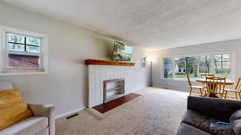Living - 6521 Willow St, Spring Grove, IL 60081 photo 5 of 7