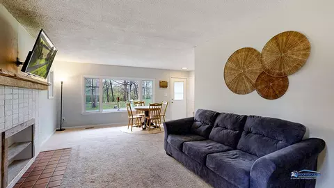 Living - 6521 Willow St, Spring Grove, IL 60081 photo 4 of 7