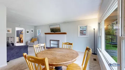 Dining - 6521 Willow St, Spring Grove, IL 60081 photo 2 of 2