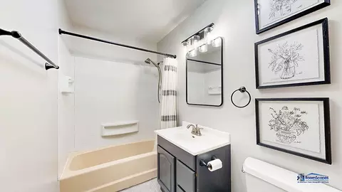 Bath - 6521 Willow St, Spring Grove, IL 60081 photo 1 of 1