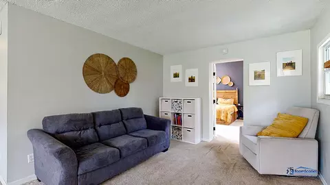 Living - 6521 Willow St, Spring Grove, IL 60081 photo 3 of 7