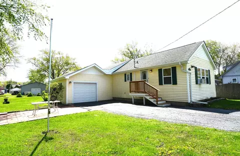 2816 Stilling Blvd, Mchenry, IL 60050