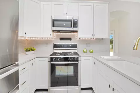 Kitchen - 1005 Hovey Ave, Normal, IL 61761 photo 10 of 14