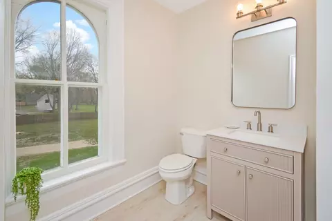 Bath - 1005 Hovey Ave, Normal, IL 61761 photo 7 of 12