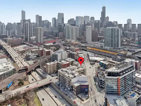 520 N Halsted St #301, Chicago, IL 60642
