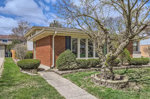 1032 N Drury Ln, Arlington Heights, IL 60004