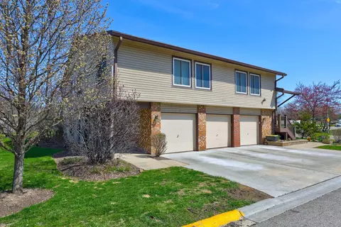 1316 Kingsbury Dr #2, Hanover Park, IL 60133
