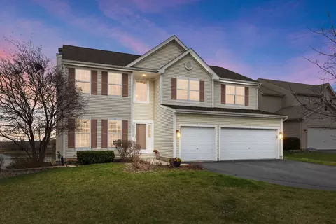335 Cross Creek Ln, Lindenhurst, IL 60046