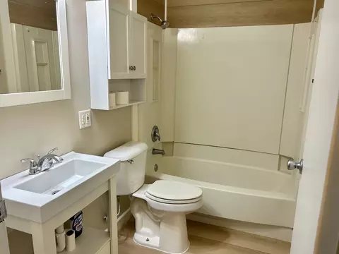 Bath - 1407 Calhoun St, Peru, IL 61354 photo 1 of 1