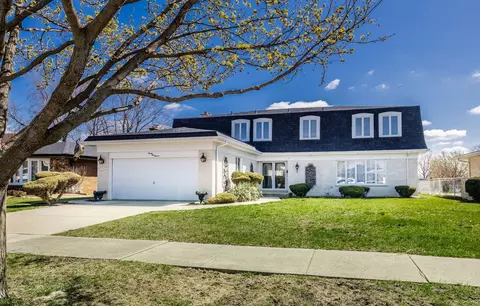 2511 Nelson Sq, Westchester, IL 60154