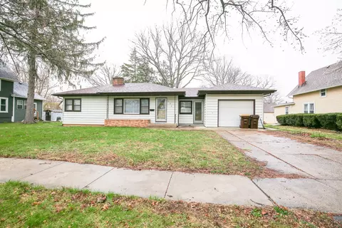 907 S 5th St, Oregon, IL 61061