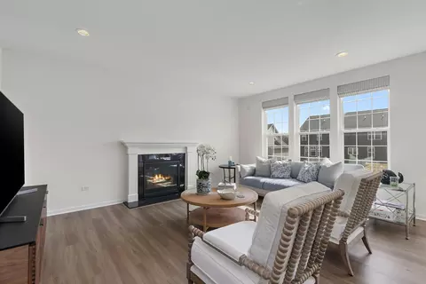Living - 3629 Harborside Way, Elgin, IL 60124 photo 3 of 4