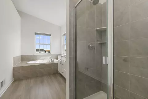 Bath - 3629 Harborside Way, Elgin, IL 60124 photo 3 of 4