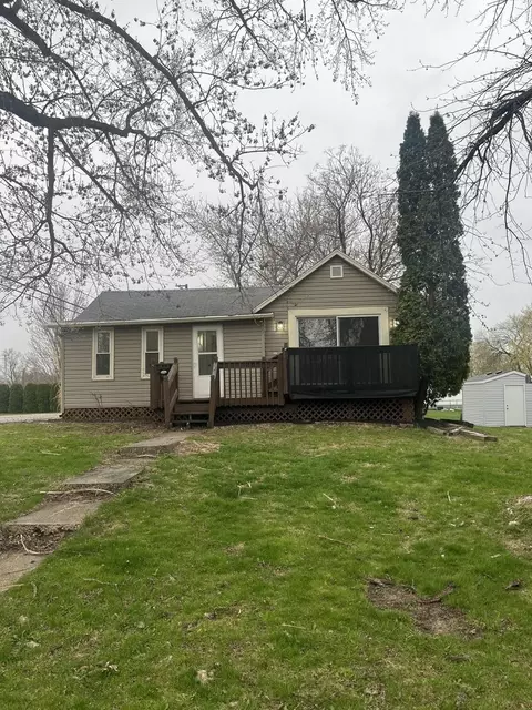 907 4th St, Mendota, IL 61342