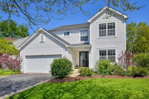 621 Fenwick Ln, South Elgin, IL 60177