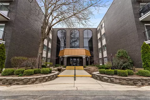 9529 Bronx Pl #418, Skokie, IL 60077