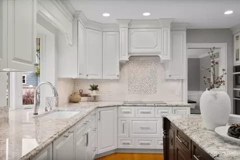 Kitchen - 1454 Rill Ct, Naperville, IL 60565 photo 4 of 8