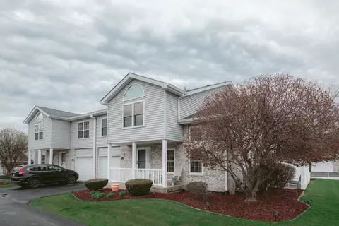 5240 Diamond Dr #B, Oak Forest, IL 60452