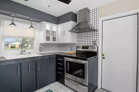 Kitchen - 2180 Baker St, Aurora, IL 60506 photo 2 of 2