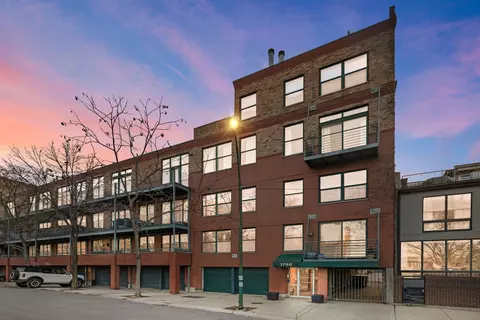 1740 N Marshfield Ave #12, Chicago, IL 60622