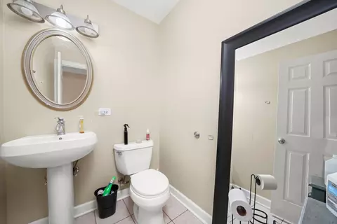 Bath - 121 Custer Ave #2S, Evanston, IL 60202 photo 3 of 3