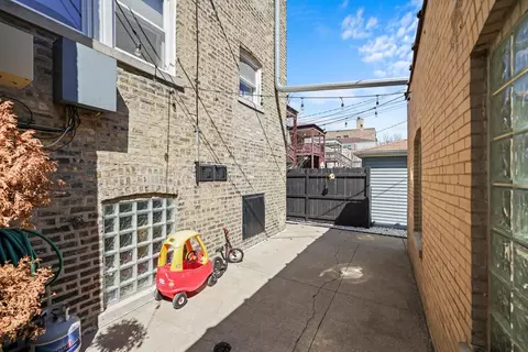 Exterior - 121 Custer Ave #2S, Evanston, IL 60202 photo 5 of 7