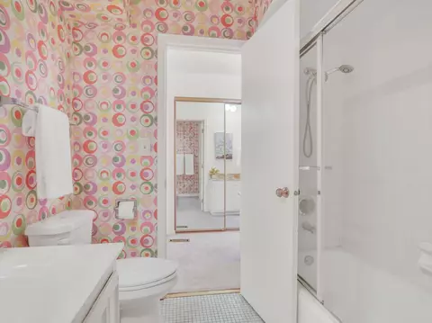 Bath - 206 Shadowbend Dr, Wheeling, IL 60090 photo 3 of 3