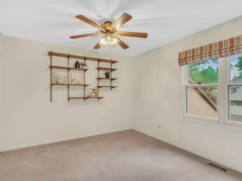 Bedroom - 206 Shadowbend Dr, Wheeling, IL 60090 photo 2 of 4