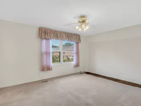 Bedroom - 206 Shadowbend Dr, Wheeling, IL 60090 photo 3 of 4